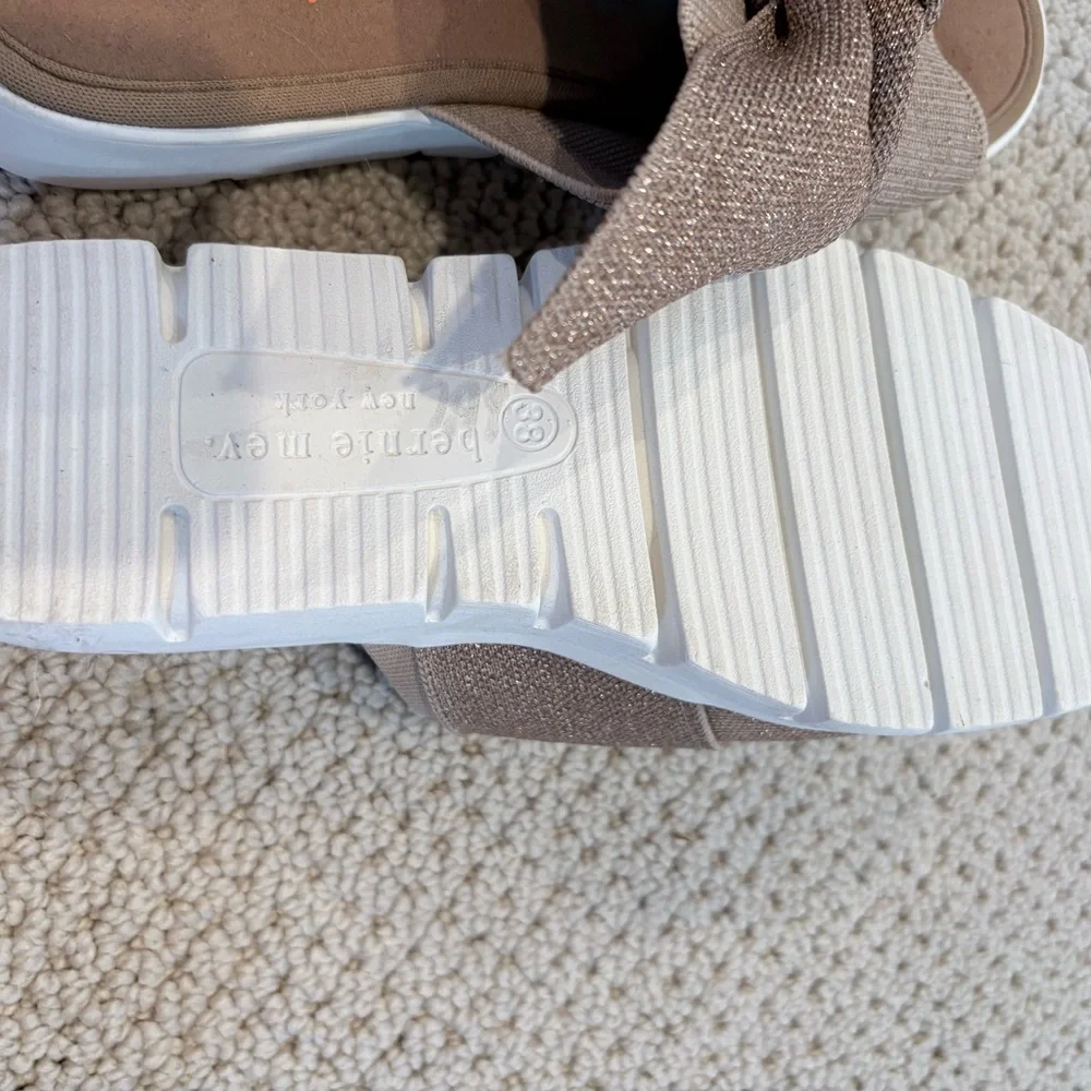 bernie mev. Women's Beige Bow Slide Sandals - Picture 3 of 3